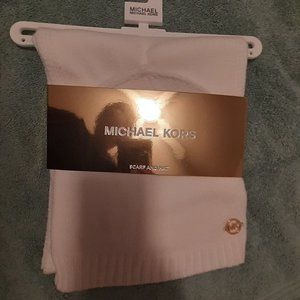 Michael Kors Scarf & hat set. NEW. Cream